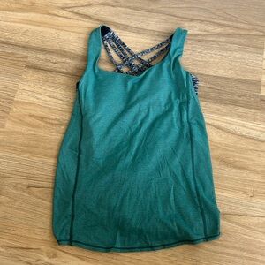 Lululemon Wild Tank 
Color: Heathered Forage Teal / Dramatic White Black
Size: 6